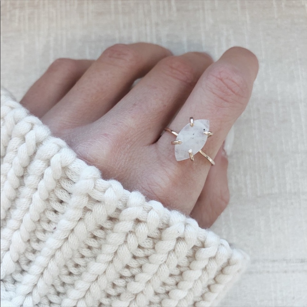 14k MINTJEWELRY AAA MOONSTONE LUNA DAINTY RING